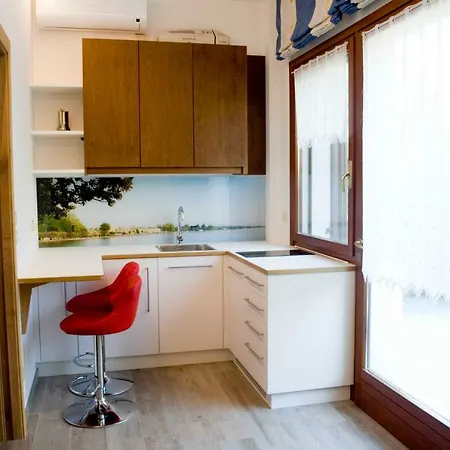 Apartman Front With Loft Bed And Pool Bardolino