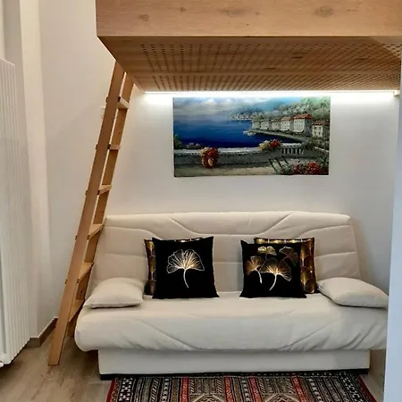 Apartment Front With Loft Bed And Pool Bardolino