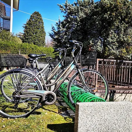 Front With Loft Bed And Pool Lägenhet *