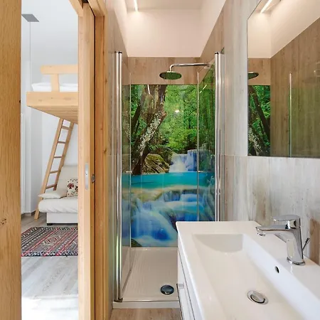 Front With Loft Bed And Pool Appartamento