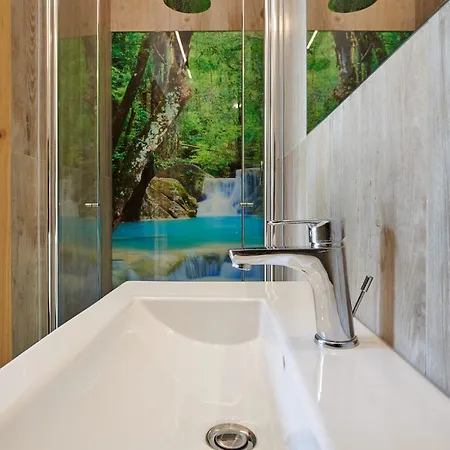 Front With Loft Bed And Pool Appartamento Bardolino