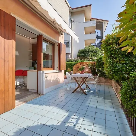 Front With Loft Bed And Pool Apartamento Bardolino