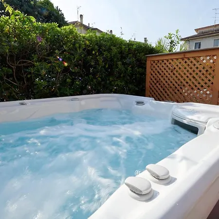 Front With Loft Bed And Pool Appartamento *