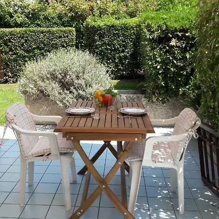 Front With Loft Bed And Pool Appartamento *