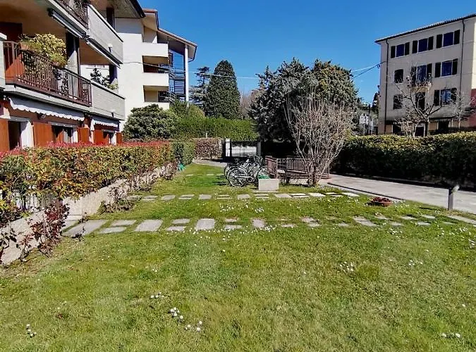 Front With Loft Bed And Pool Apartment *