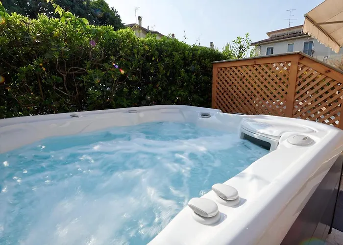 Front With Loft Bed And Pool Apartment *